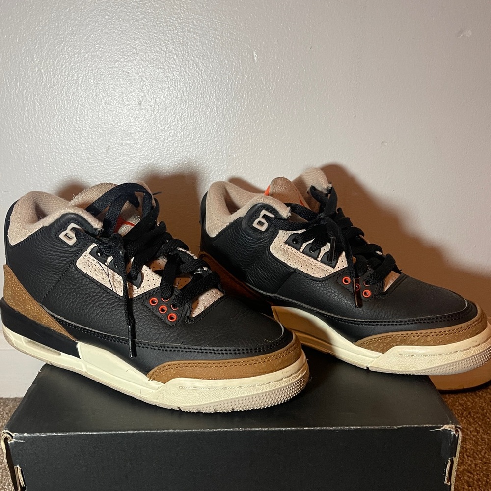 Air Jordan 3 Retro “Desert Elephant”… Gently worn Non smoking environment
